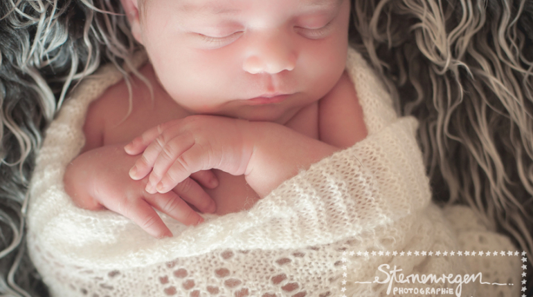 Leia – Newbornfotos im Kraichtal