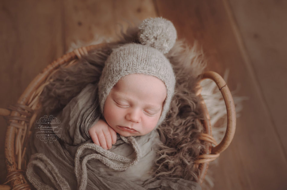 Von kleinen Bommelmützen und Schafmützen- Bilder von Neugeborenen